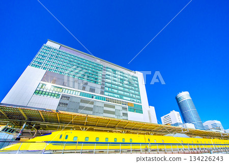 Japan's Yokohama cityscape: rare sights and first-time sights. Views of the lucky Shinkansen, Doctor Yellow, and Shin-Yokohama Station. Towards a golden age 134226243