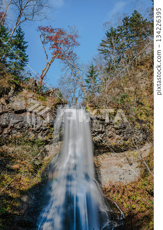 Clear blue sky and white water flow: Autumn scenery at Kamido Falls in Omu Town Clear blue sky and white water flow: Autumn scenery at Kamido Falls in Omu Town 134226395
