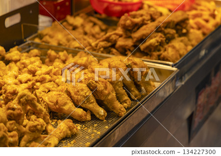 亞洲美味佳餚：鮮嫩多汁的雞腿 134227300