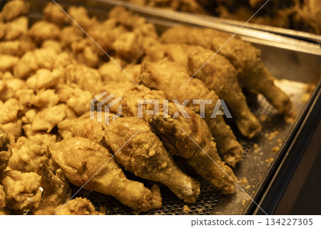 亞洲美味佳餚:鮮嫩多汁的雞腿 亞洲美味佳餚:鮮嫩多汁的雞腿 134227305