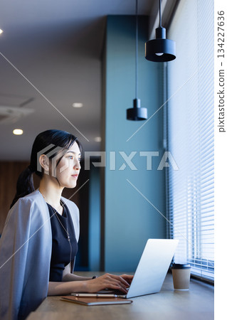 Business woman Business woman 134227636