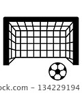 足球門和足球的簡單單色插圖 134229194