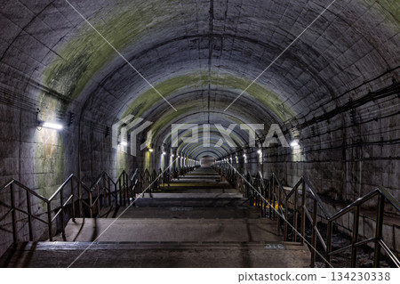 通往上越線土愛站地下站台的樓梯 134230338