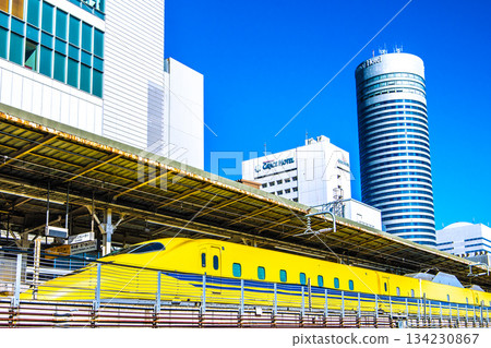 Japan's Yokohama cityscape: rare sights and first-time sights. Views of the lucky Shinkansen, Doctor Yellow, and Shin-Yokohama Station. Towards a golden age 134230867