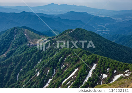 從谷川山和西黑龍山的爬坡看天神大平和赤城山 134232181