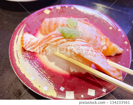 Salmon's grilled sushi 134233561