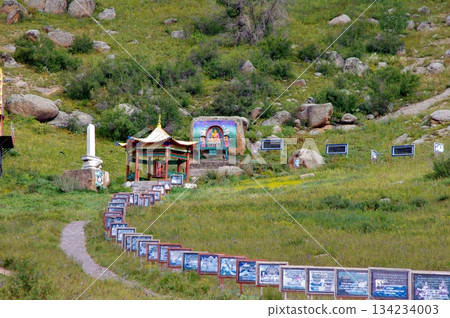 通往蒙古阿里亞巴爾寺的漫長道路 134234003