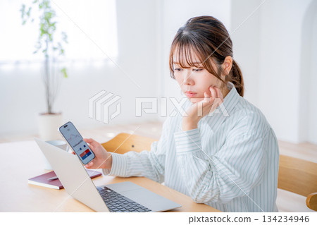 young woman trading stocks 134234946