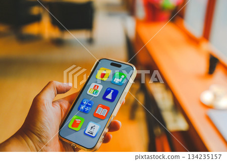 在智慧型手機上運行學習應用程式 134235157