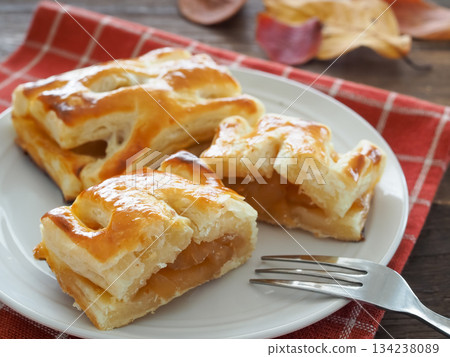 盤子裡的蘋果派 盤子裡的蘋果派 134238089