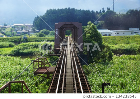 從山形鐵道上看到的景色:最上川橋 從山形鐵道上看到的景色:最上川橋 134238543