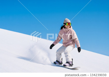 單板滑雪女運動員 134239030
