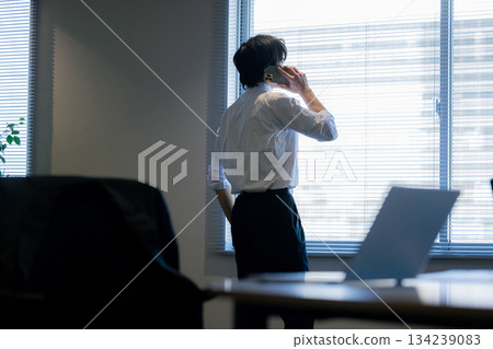 Businessmen talking on a smartphone Businessmen talking on a smartphone 134239083