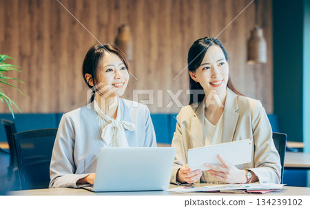 Businesswomen working in an office meeting 134239102