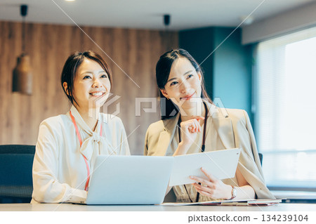 Businesswomen working in an office meeting 134239104