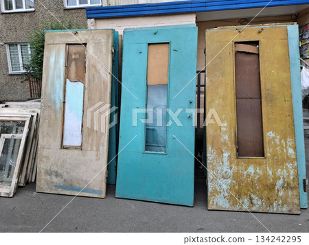 Complete replacement of old doors and windows in a multi-story building Complete replacement of old doors and windows in a multi-story building 134242295