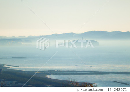 一場風暴預示著冬天和江之島的到來 一場風暴預示著冬天和江之島的到來 134242971