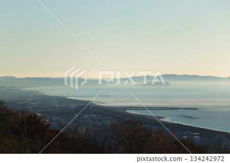 A wind storm signaling the arrival of winter and the Shonan sea 134242972