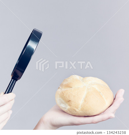 Bun bread roll and magnifying glass Bun bread roll and magnifying glass 134243238