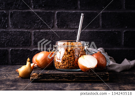 Bowl with chopped fried crispy onions Bowl with chopped fried crispy onions 134243518