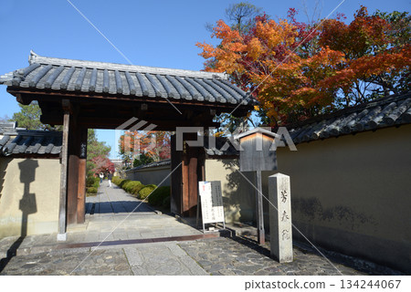 京都北區紫野大德寺、寶春院大門的秋天 134244067
