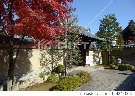 Autumn at Daitokuji Temple, Hoshun-in Temple Gate, Murasakino, Kita Ward, Kyoto City Autumn at Daitokuji Temple, Hoshun-in Temple Gate, Murasakino, Kita Ward, Kyoto City 134244068