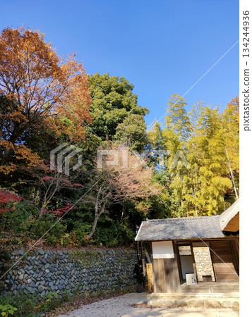 城市裡一座古老的民宅博物館,合掌造風格 城市裡一座古老的民宅博物館,合掌造風格 134244936
