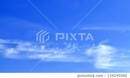 Winter blue sky and white clouds 16:9 (fixed shooting) 134245098