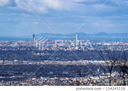 The border between Nara and Osaka prefectures. View from Juso Pass in Yao City, Osaka Prefecture. Cosmo Tower, Abeno Harukas, and Akashi Strait. 134245119