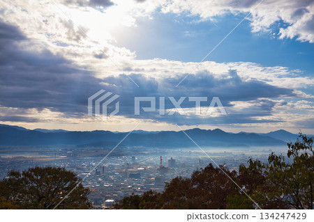 從八幡山和禦代文化公園看到的秋景 從八幡山和禦代文化公園看到的秋景 134247429