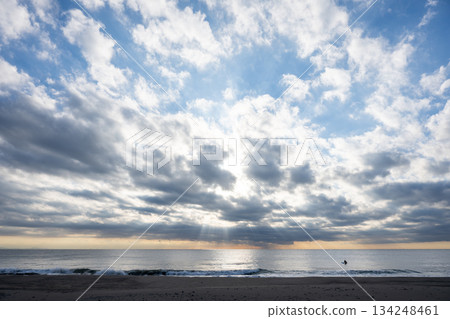 冬日靜波海岸的晨景 134248461