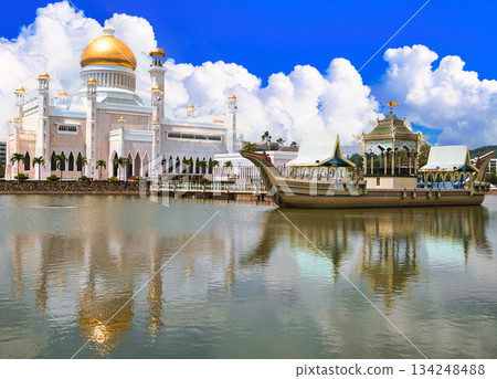View of the Old Mosque in Brunei 134248488