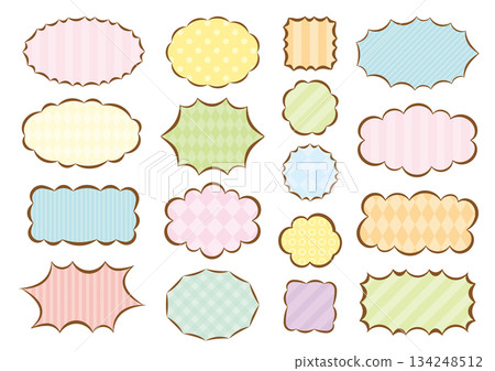 一組形狀和圖案各異的毛絨相框 134248512