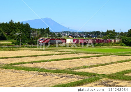 A train running on the Tohoku Main Line A train running on the Tohoku Main Line 134248984