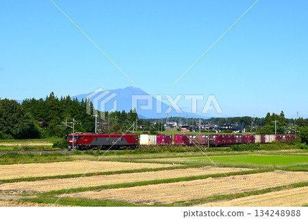 A train running on the Tohoku Main Line A train running on the Tohoku Main Line 134248988