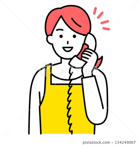 一位身穿圍裙的女士正在透過電話解決問題 134249067