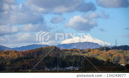 山形縣，秋日晴朗的鳥海山 134249077