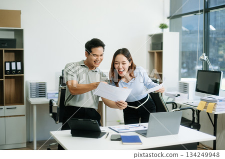 Those who work hard, win in the conference room new startup project 134249948