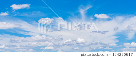 燦爛的夏日的天空 燦爛的夏日的天空 134250617
