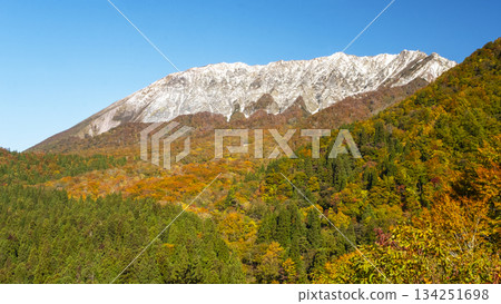 Autumn scenery of Oku-Daisen near Kagikake Pass 134251698