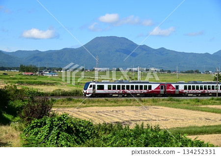 Hinabi, a tourist train that runs on the Tohoku Main Line 134252331