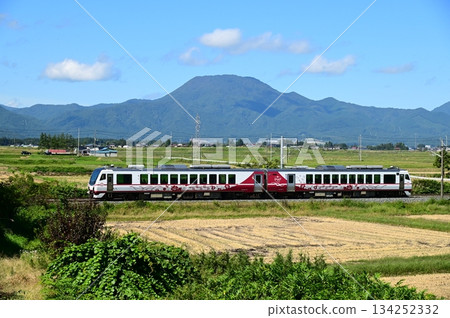 Hinabi, a tourist train that runs on the Tohoku Main Line Hinabi, a tourist train that runs on the Tohoku Main Line 134252332