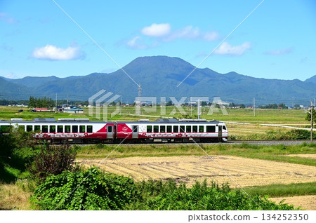 「雛火號」是一列在東北本線上運行的觀光列車。 134252350