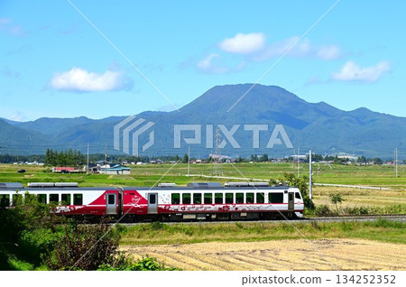 「雛火號」是一列在東北本線上運行的觀光列車。 134252352
