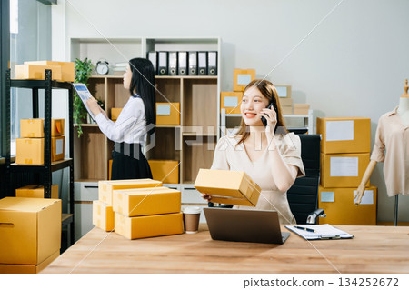 Starting small businesses SME owners, two check online orders Selling products working with boxs freelance work Starting small businesses SME owners, two check online orders Selling products working with boxs freelance work 134252672