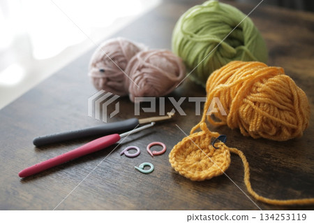 用於手工和項目的毛線球和編織針 134253119
