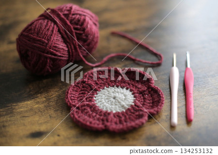 用於手工和項目的毛線球和編織針 134253132