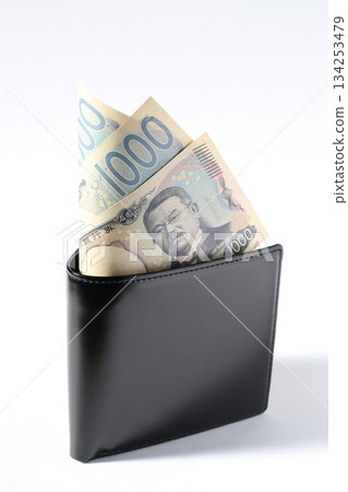 Wallet and 1,000 yen coins 134253479