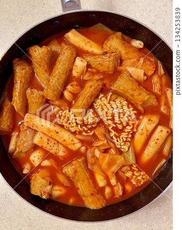Rabokki, Korean style Stir-fried Instant Noodle : This dish is tteokbokki with ramen noodles. Tteokbokki is a spicy dish made with rice cake, vegetables, and fish cake, all stir-fried together in a go 134253839