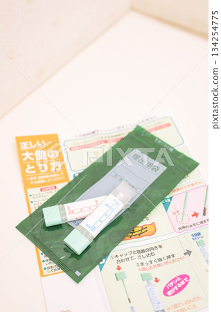 糞便檢測試劑盒已放入馬桶 134254775